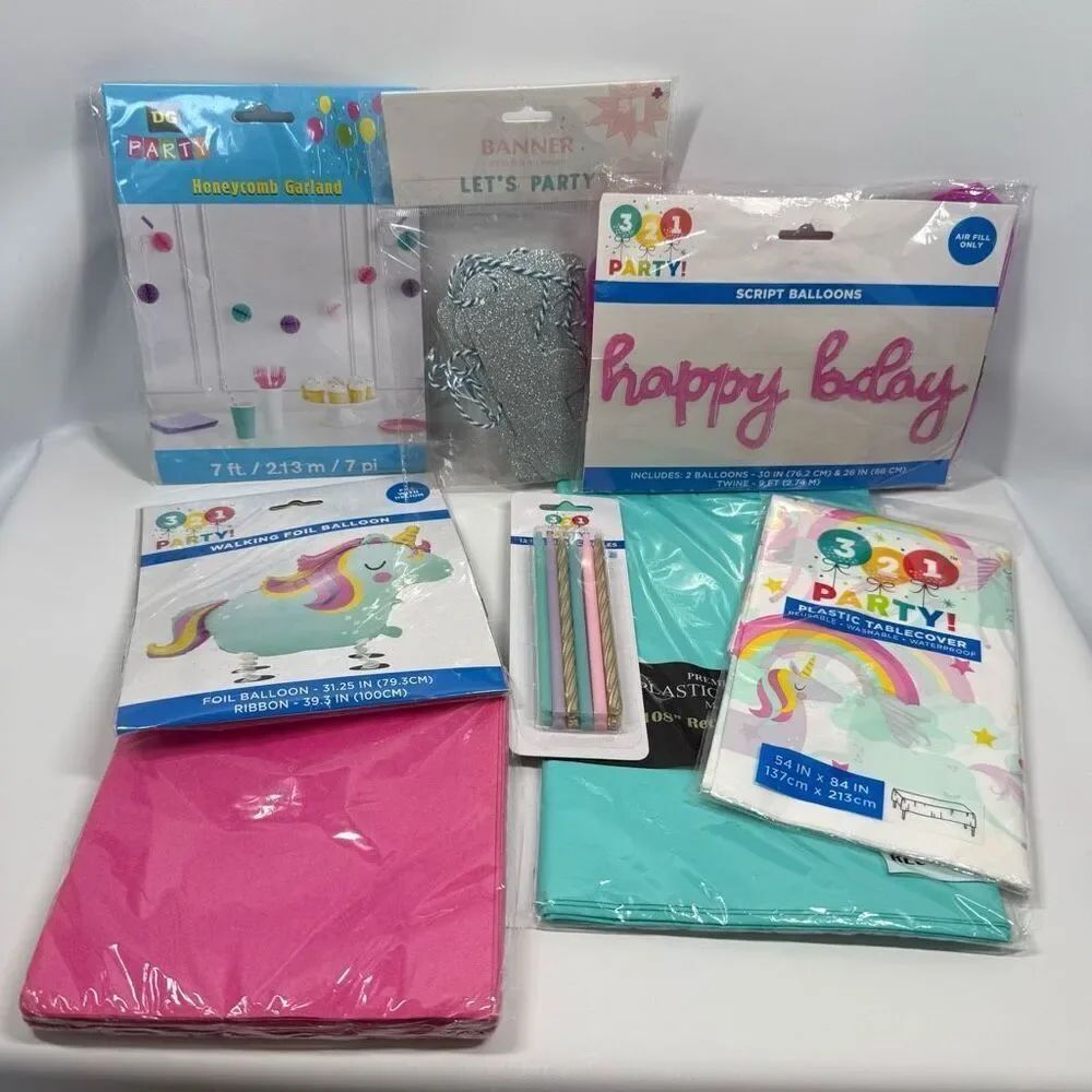 D17 Party Decorations- 8 piece Unicorn party decorations and supplies